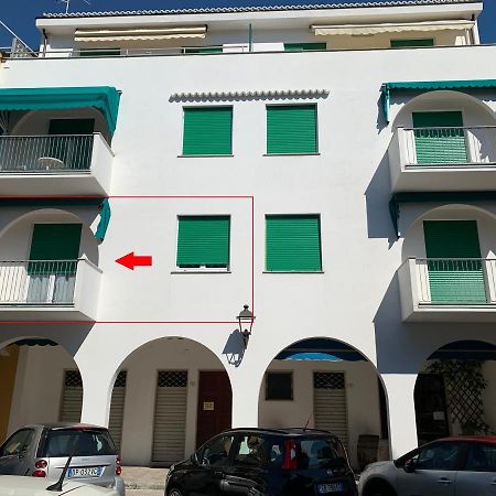 Casa Bianca 2 - Confortevole In Centro A مونيلّي المظهر الخارجي الصورة
