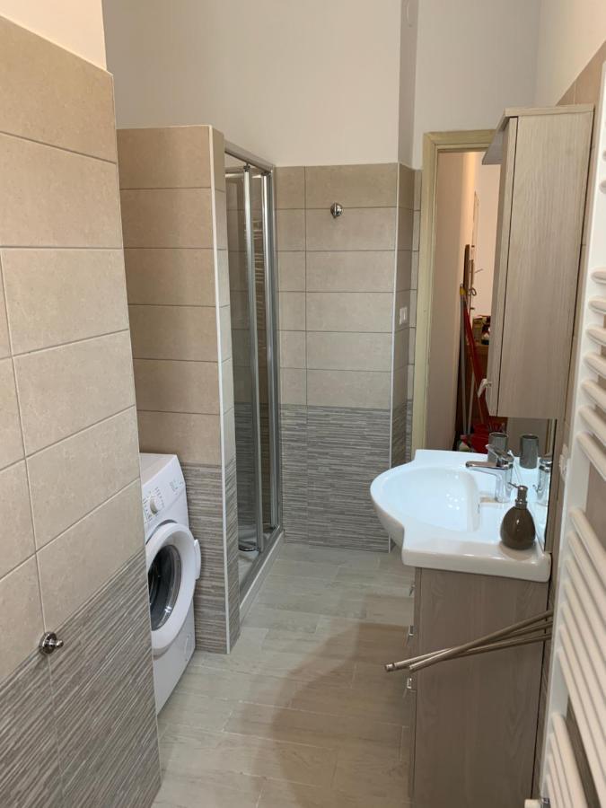 Casa Bianca 2 - Confortevole In Centro A مونيلّي المظهر الخارجي الصورة