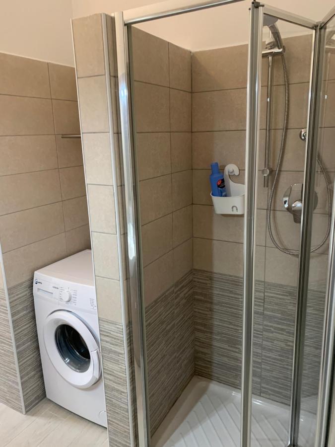 Casa Bianca 2 - Confortevole In Centro A مونيلّي المظهر الخارجي الصورة